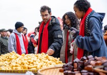 老集市新面孔！宁波留学生组团“沉浸式”赶集过年氛围拉满