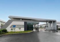 济南章丘市区枣园街道龙跃街2866号（重汽轻卡对面）啦含配套区+宿舍+食堂通水电5600㎡标准厂房单厂房出租